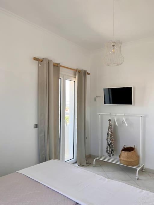 Theasis Apartments Adamantas  Bagian luar foto