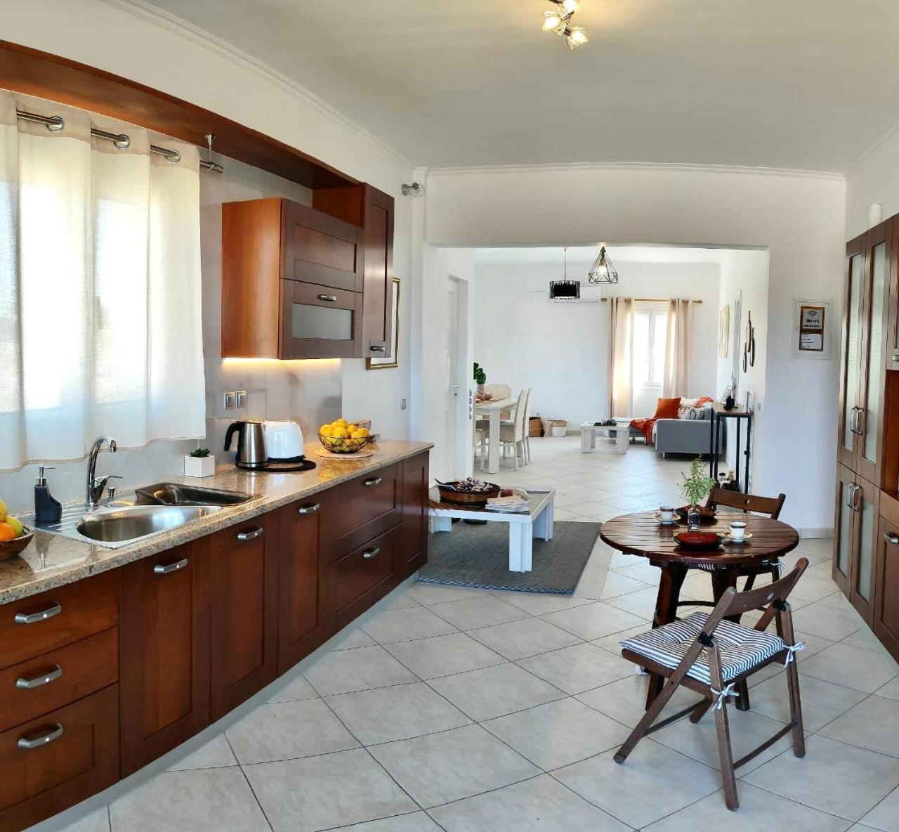 Theasis Apartments Adamantas  Bagian luar foto