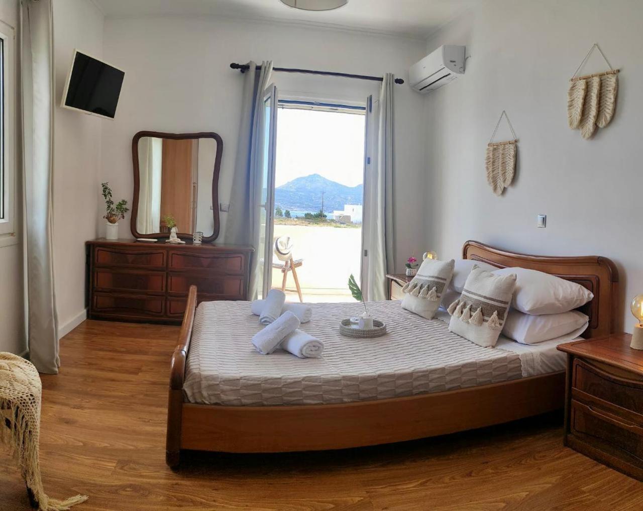 Theasis Apartments Adamantas  Bagian luar foto