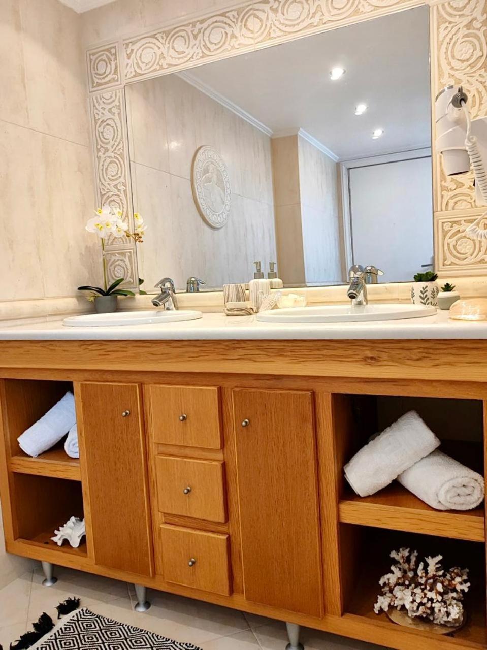 Theasis Apartments Adamantas  Bagian luar foto