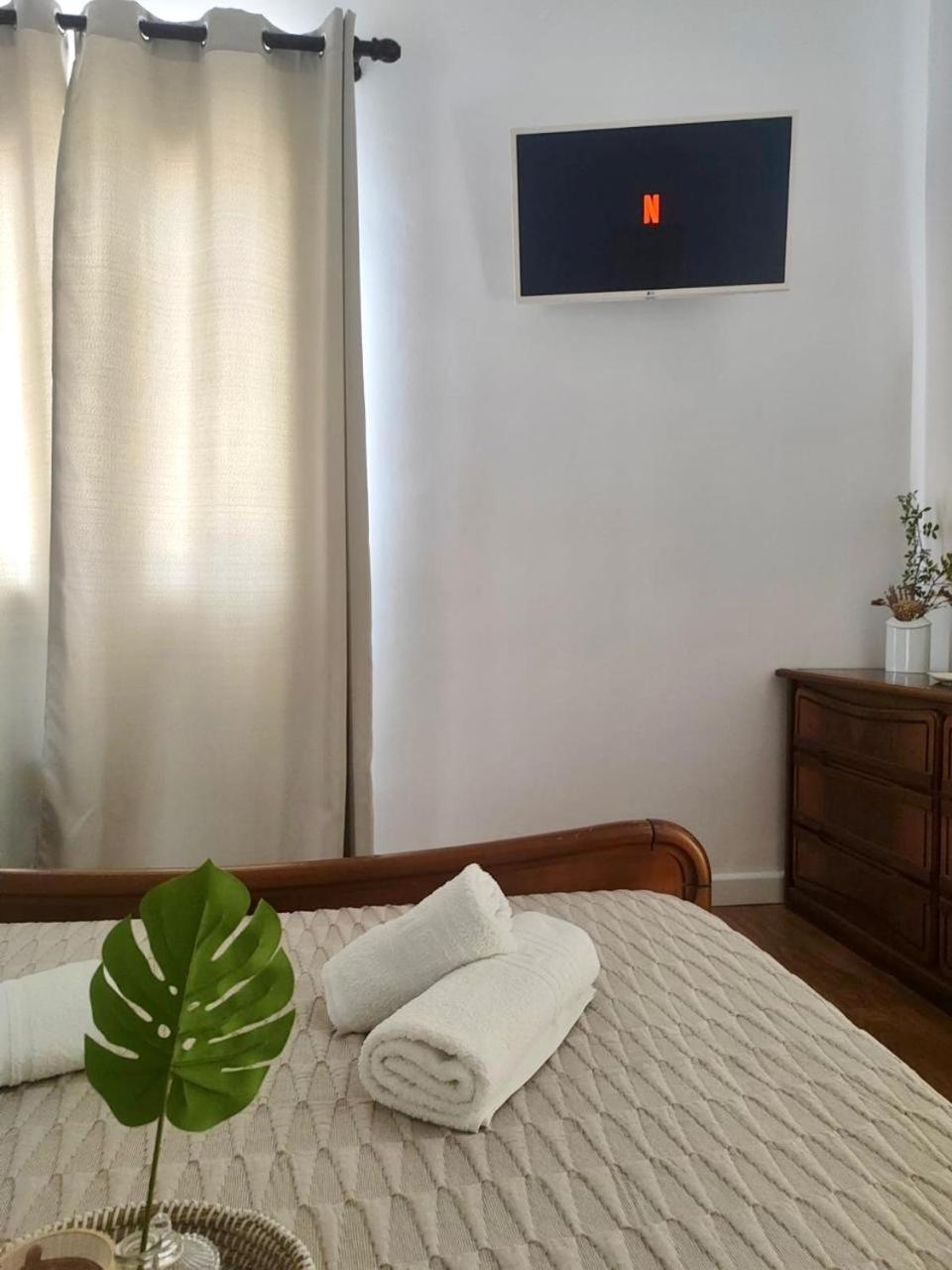 Theasis Apartments Adamantas  Bagian luar foto